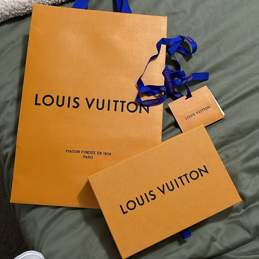 AUTHENTIC LOUIS VUITTON BOX AND SHOPPING BAG SET